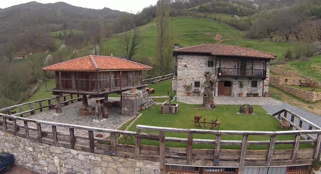 Casona De El Castaniu Hotel Serrapio Bagian luar foto