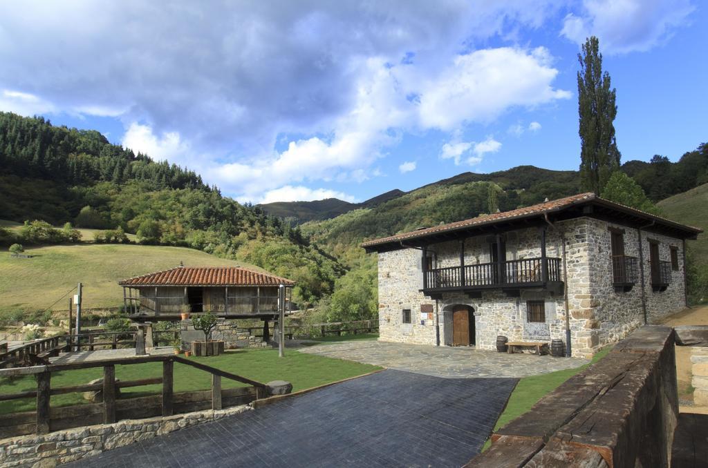 Casona De El Castaniu Hotel Serrapio Bagian luar foto