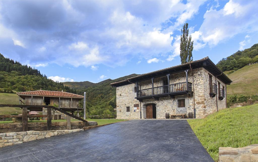Casona De El Castaniu Hotel Serrapio Bagian luar foto
