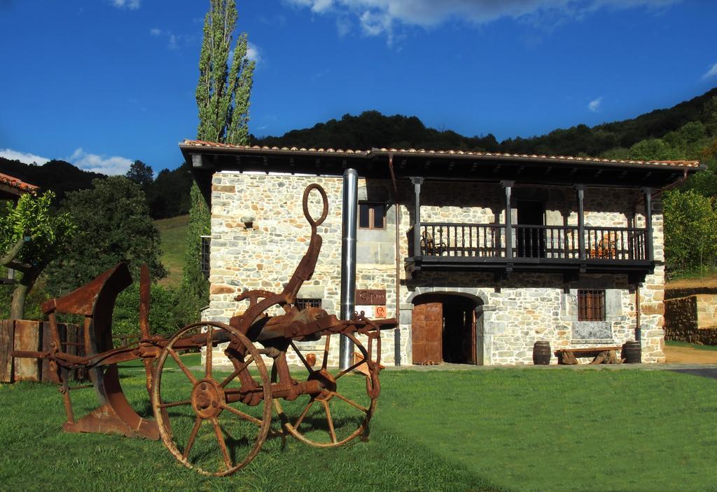 Casona De El Castaniu Hotel Serrapio Bagian luar foto
