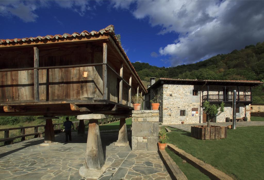 Casona De El Castaniu Hotel Serrapio Bagian luar foto